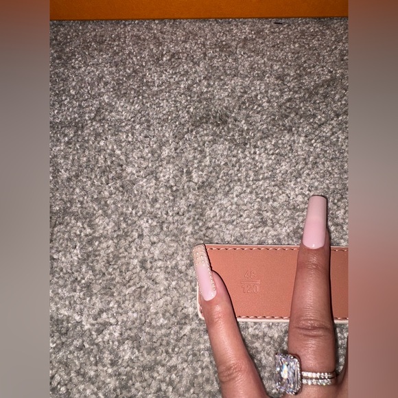 Louis Vuitton Damier Cream/Grey Initiales LV Gold 40mm Belt - Picture 10 of 14